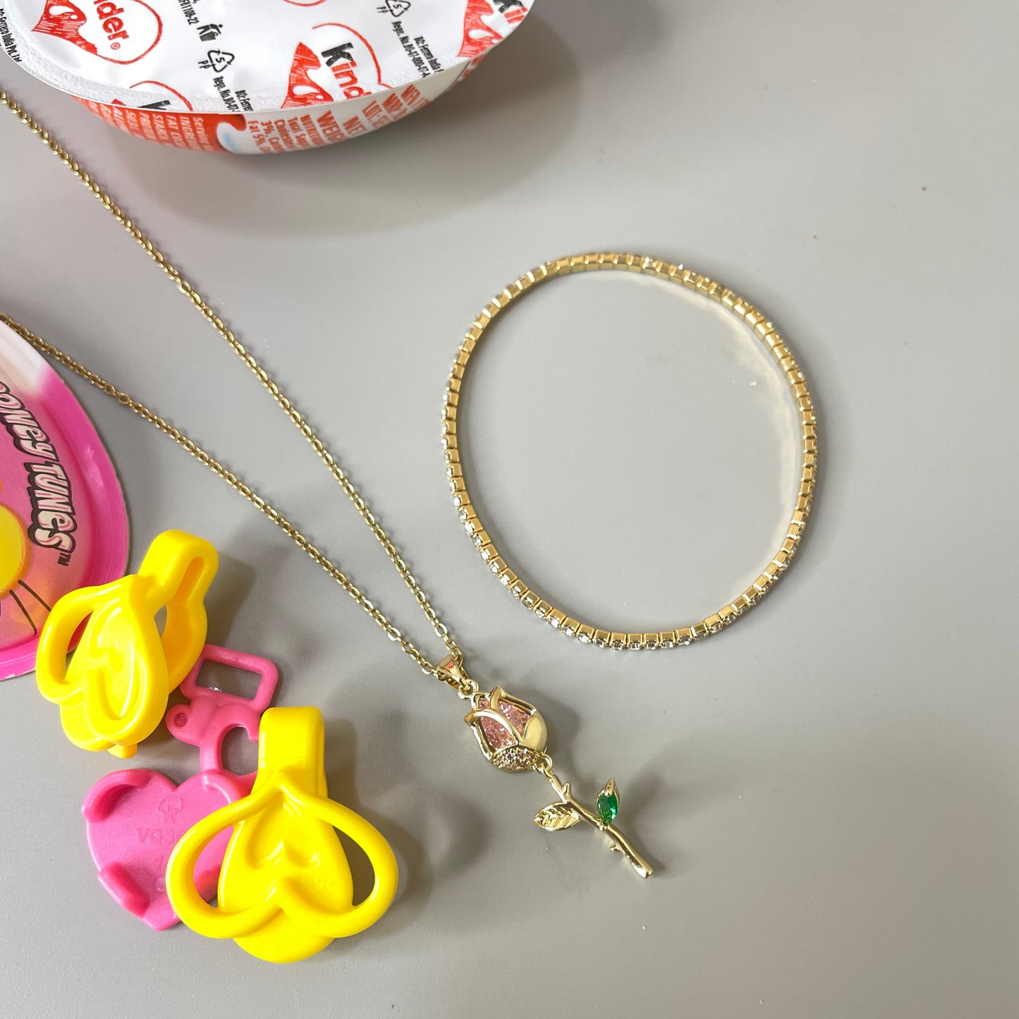 Pink tulip necklace kinder joy