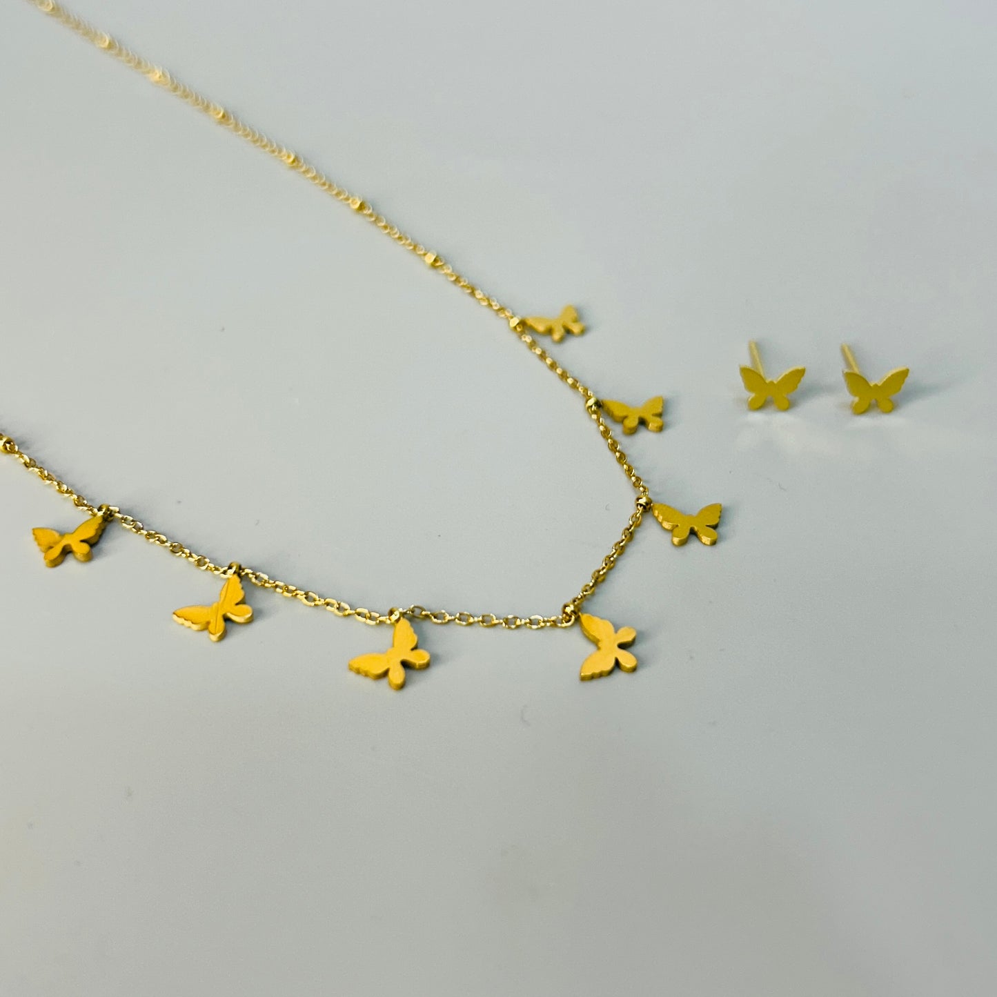 Multi charm necklace set