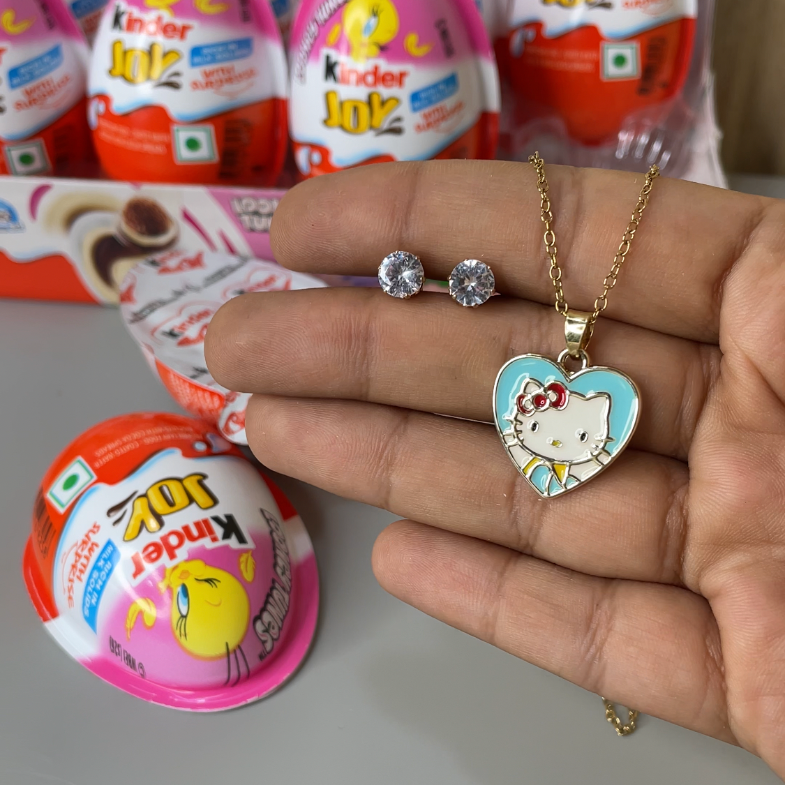 Hello kitty kinderjoy