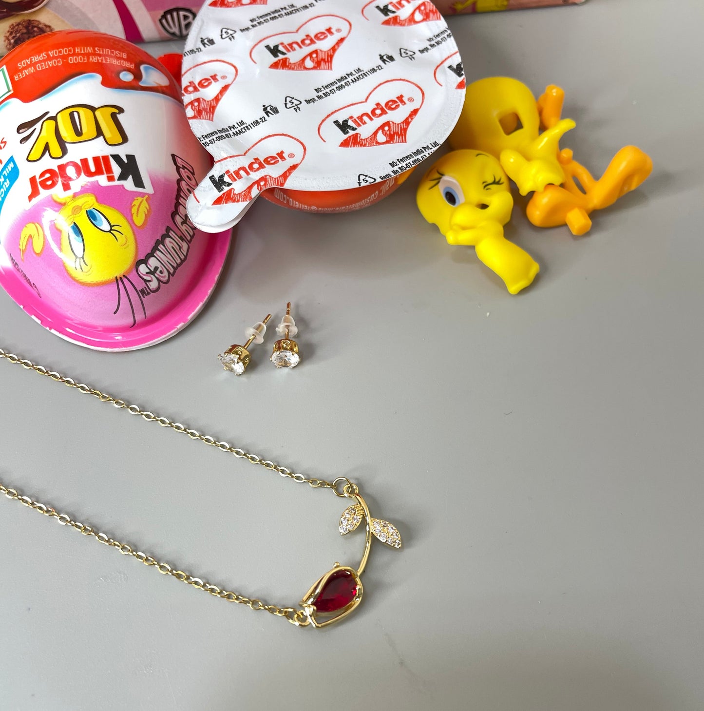 Red tulip necklace kinder joy