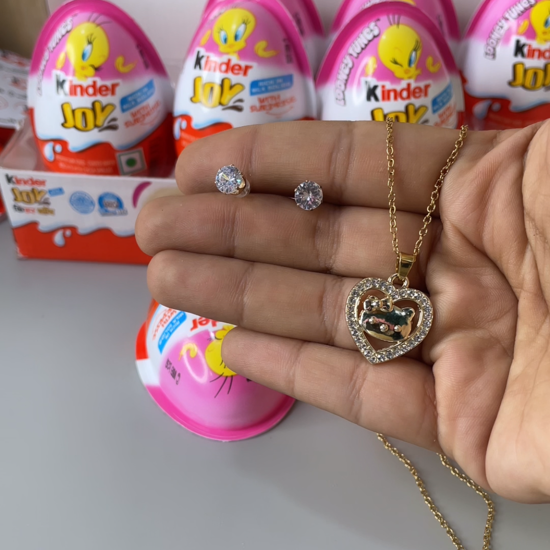 Hello kitty kinderjoy